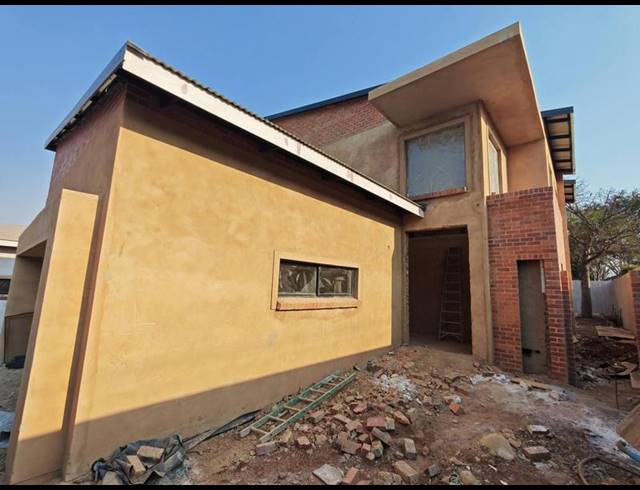 4 BEDROOM HOUSE FOR SALE IN LYNNWOOD GLEN